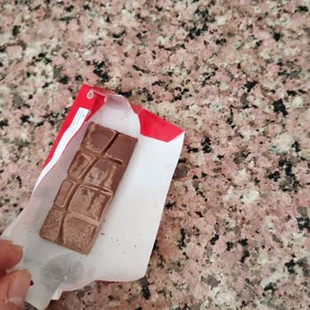 Ülker Çikolata: Bozuk Ve Tarihi Geçmiş Ürün Şikayeti