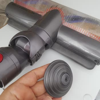 Dyson V15 Detect Başlık Tekeri Kırıldı