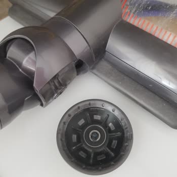 Dyson V15 Detect Başlık Tekeri Kırıldı