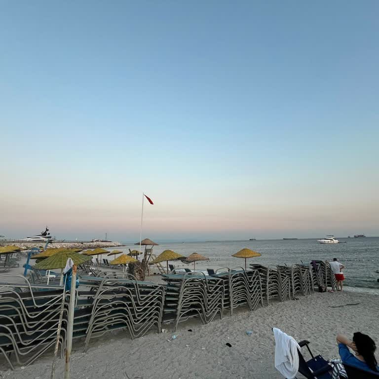 West Marina Kumsal Beach'te Şeffaf Olmayan İşletme Uygulamaları