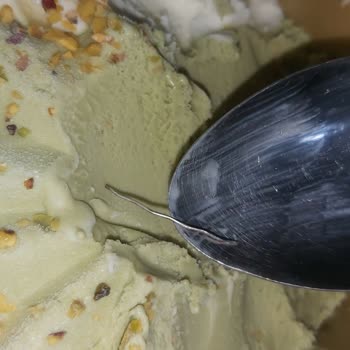 BİM Dondurmanın İçinden Demir Tel Çıktı