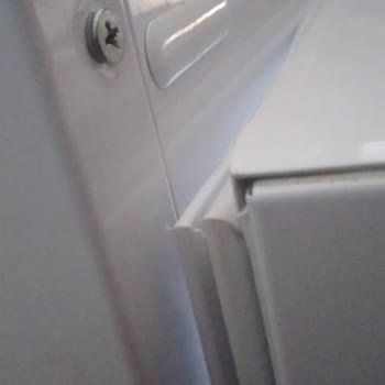 Regal Refrigerator Door Seal Issue: Ongoing Repair Failures Despite Replacement Requests