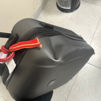 Anadolu Jet Hasarlı Valiz Teslim Ettiler