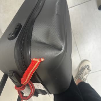 Anadolu Jet Hasarlı Valiz Teslim Ettiler