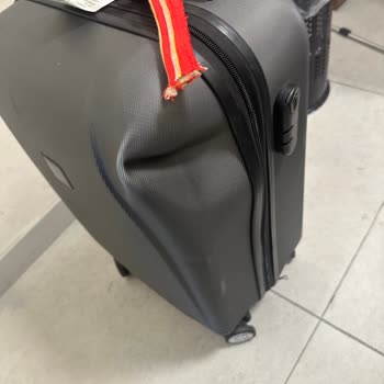 Anadolu Jet Hasarlı Valiz Teslim Ettiler