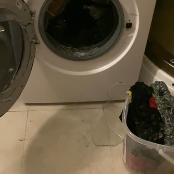 LG Çamaşır Makinesi Camı Patladı