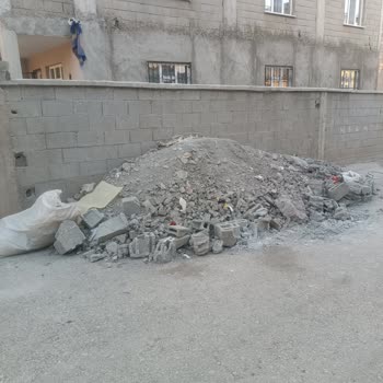 İpekyolu Belediyesi Sokağa Çöp Atması Ve Bunu Bilinçli Bir Şekilde Yapması