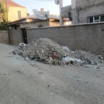 İpekyolu Belediyesi Sokağa Çöp Atması Ve Bunu Bilinçli Bir Şekilde Yapması