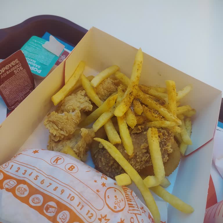 Popeyes Buz Gibi Patates Kan Gibi Kola