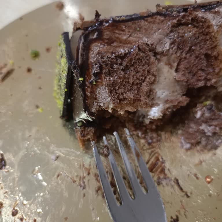 Bonex Unlu Mamüller (bonex.com.tr) Taze Denilen Pasta Bayat Çıktı