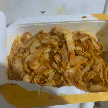 Maydonoz Döner Çiğ Ürün Ve Üslüpsuz Şube Çalışanları