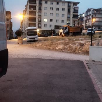 Mamak Belediyesi Yol Dar Ve Kaldırım Yok Kanal Kapağı Zarar Veriyor