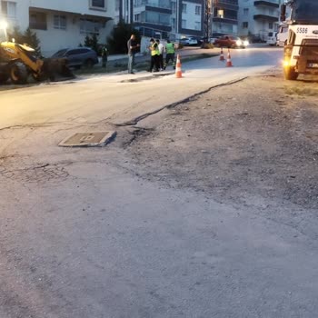 Mamak Belediyesi Yol Dar Ve Kaldırım Yok Kanal Kapağı Zarar Veriyor