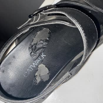 Deichmann Siyah Sandalet Sorunu