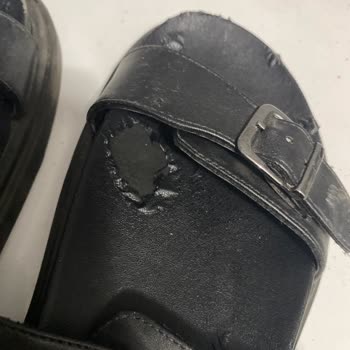 Deichmann Siyah Sandalet Sorunu