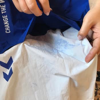 Hummel Yağmurluk Ürünü İlk Yıkamada Renk Attı Ve Zarar Gördü