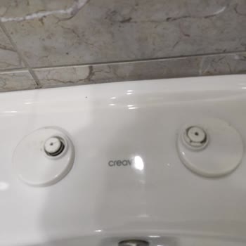 Creavit Klozet Kapağı Plastiği Kırıldı