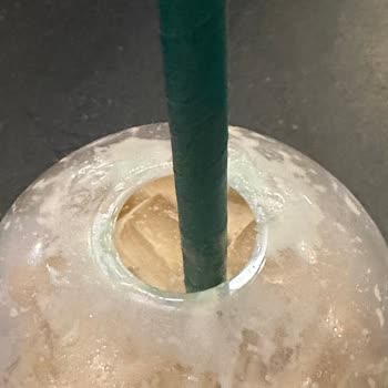 Starbucks Kahvesinde Yeşil Boya Şoku!