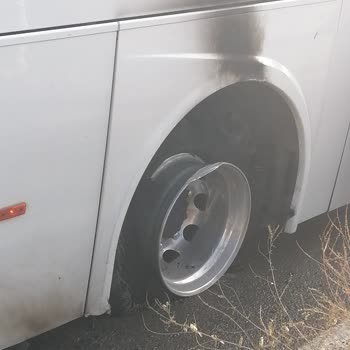 Kamil Koç Firmasının Lastiği Yolda Yandı