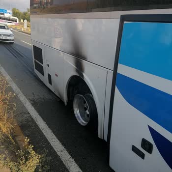 Kamil Koç Firmasının Lastiği Yolda Yandı