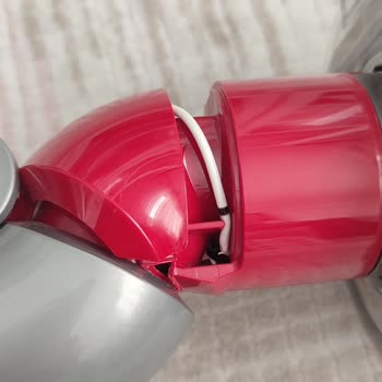 Dyson V15 Mobilya Altı Adaptörü Kırılması