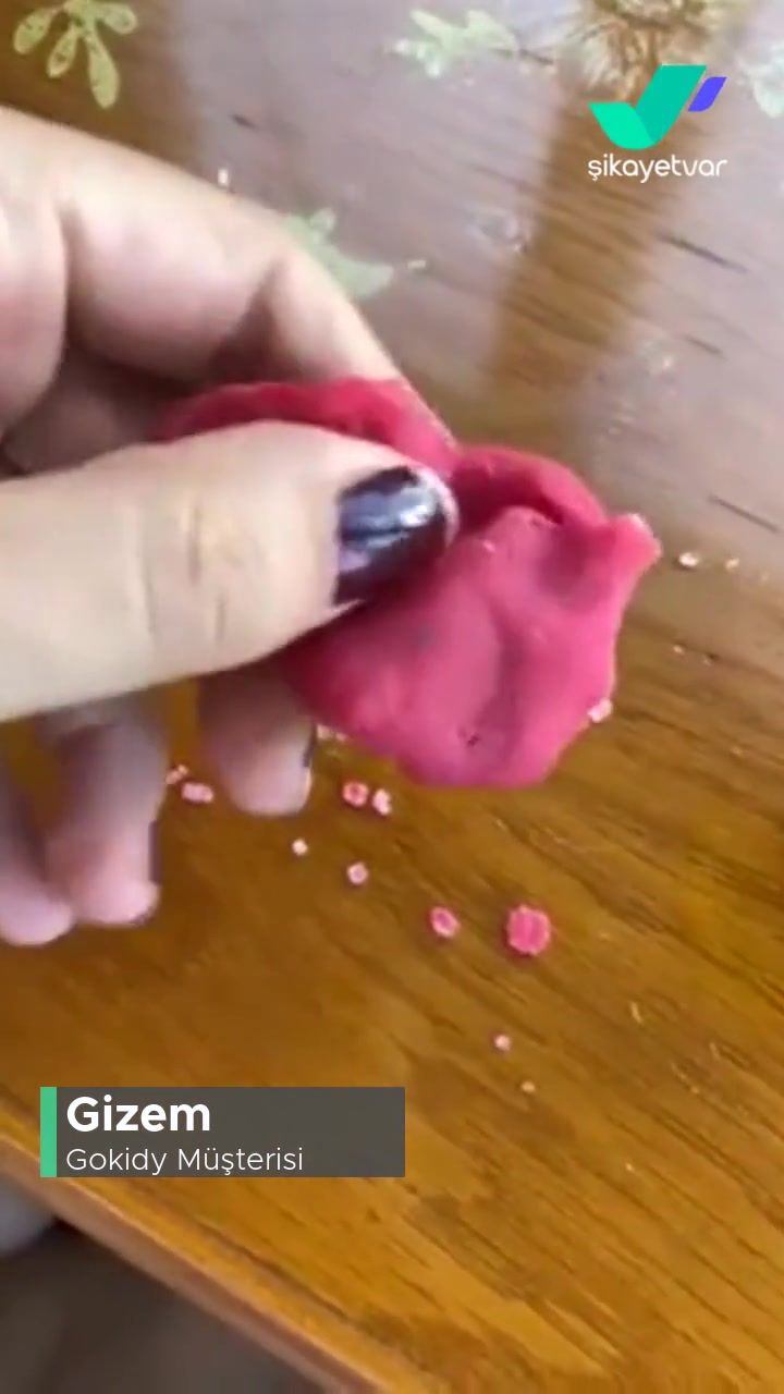 Gokidy Oyun Hamuru İçinden Cam Parçaları Çıktı videonun kapak resmi