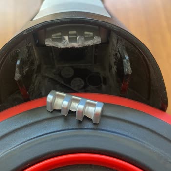 Bosch Elektrikli El Aletleri Bosch Unlimited 7 Dikey Süpürge Toz Haznesi Gri Parça Kırılması