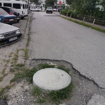 Ordu Büyükşehir Belediyesi Sitemizin Etrafındaki Asfaltın Ve Kaldırımın Bozuk Olması