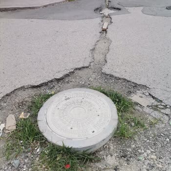 Ordu Büyükşehir Belediyesi Sitemizin Etrafındaki Asfaltın Ve Kaldırımın Bozuk Olması