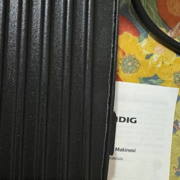 Pazarama Defolu Tost Makinesi Ve İlgisiz Satıcı