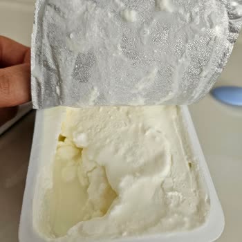 Pınar Et ve Süt Yarım Çıkan Su Dolu Labneler