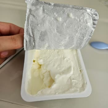 Pınar Et ve Süt Yarım Çıkan Su Dolu Labneler