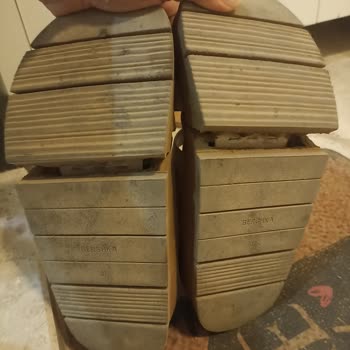 Bershka Terliklerim İkisininde Tabanı Tamamen Açıldı