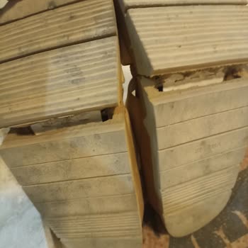 Bershka Terliklerim İkisininde Tabanı Tamamen Açıldı