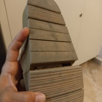 Bershka Terliklerim İkisininde Tabanı Tamamen Açıldı