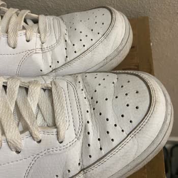 In Street Nika Ayakkabısının Arkasında Durmuyor