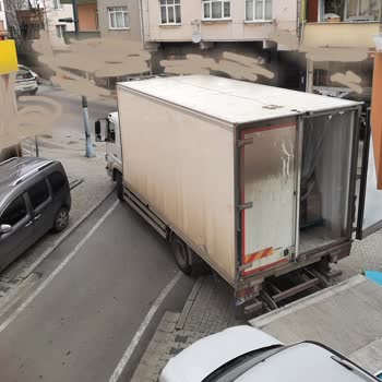 A101 Kamyonları Balkonumuza Zarar Veriyor Ve Sorunumuz Çözülmüyor