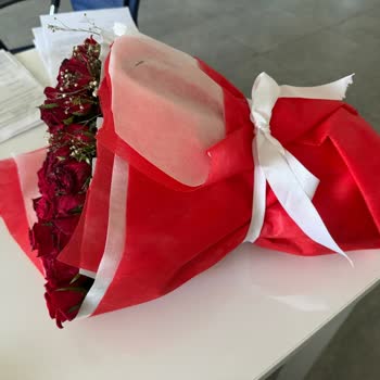 ÇiçekSepeti Evlilik Yıldönümü İçin Beklenenin Altında Çiçek Teslimatı