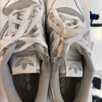 Adidas'ın Üretim Hatası Ayakkabısı