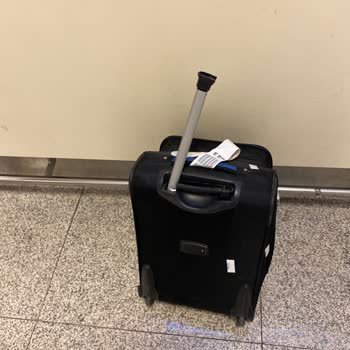 Ajet Uçak Firmasının Sorumsuzluğu Nedeniyle İnsanların Mağdur Olması