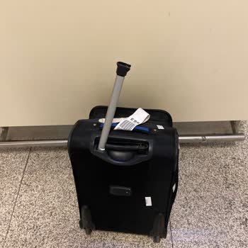 Ajet Uçak Firmasının Sorumsuzluğu Nedeniyle İnsanların Mağdur Olması