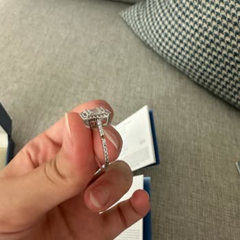 Altınbaş'tan Aldığım Yüzük Sürekli Taş Düşürüyor Ve Tamir Gerektiriyor