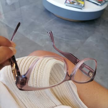 Versace Kulak Arkası Acıma Yapıyor