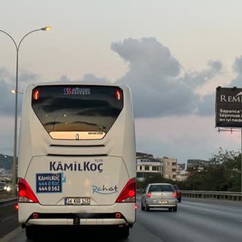Kamil Koç Şoförü Yasak Şeritten Gidiyor