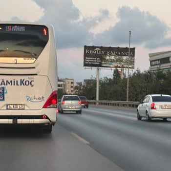 Kamil Koç Şoförü Yasak Şeritten Gidiyor