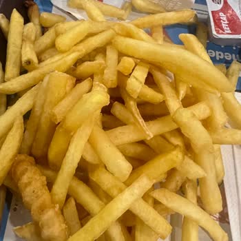 Burger King'de Derdimizi Anlatamadan Arkalarını Döndüler