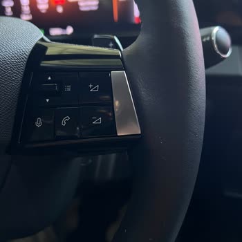 Opel Odak Plaza 2023 Opel Astra Direksiyonda Bulunan Plastik Materyalin Soyulması