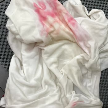 Domestos Çamaşır Suyu Beyaz Tişörtümü Pembeleştirdi