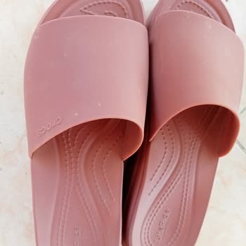 Crocs Terlik & Ayakkabı Yara Yapıyor Terlik