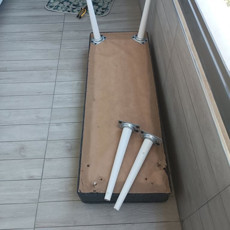Vivense Defolu Ve Dayanıksız Mutfak Masa Sandalye Takımı